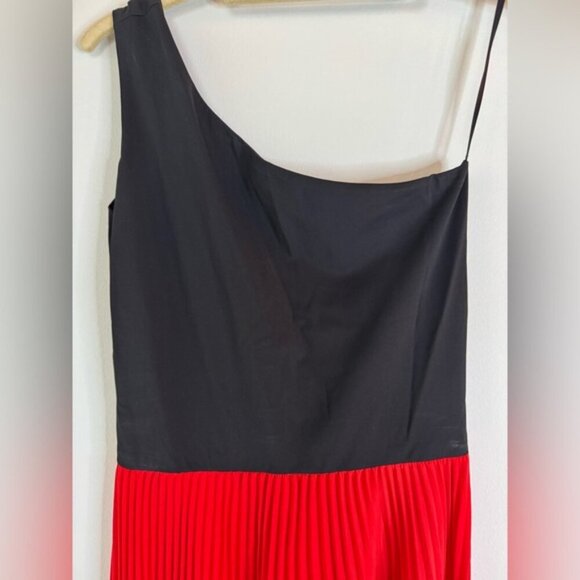 Alexis Two-Tone Designer Dress – Black & Red Pleated – Size Small - Picture 3 of 13